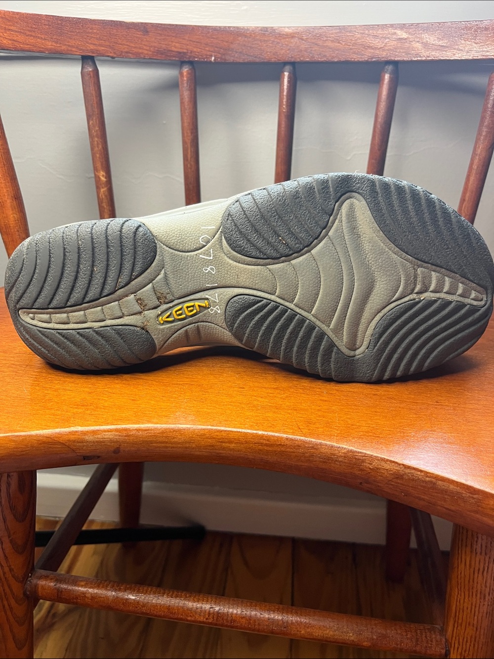 KEEN Kona Flip Sandals Men’s Size 9.5 Brown Leather Outdoor Comfort EUC - Picture 8 of 9